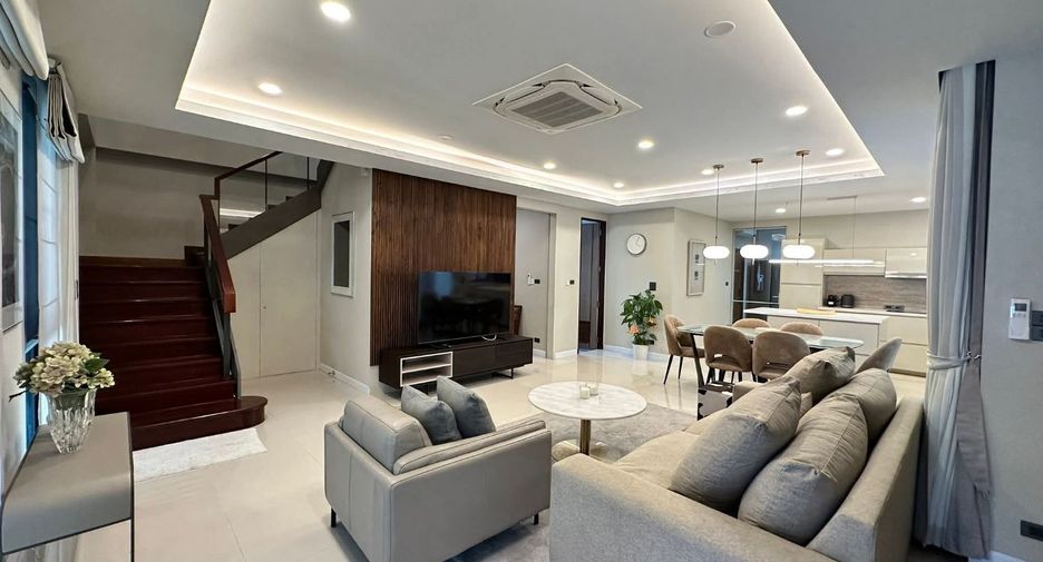 For rent 3 bedrooms house in Watthana, Bangkok
