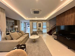 For rent 3 bedrooms house in Watthana, Bangkok