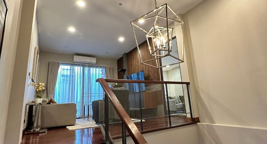 For rent 3 bedrooms house in Watthana, Bangkok