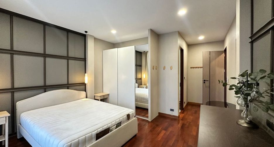 For rent 3 bedrooms house in Watthana, Bangkok