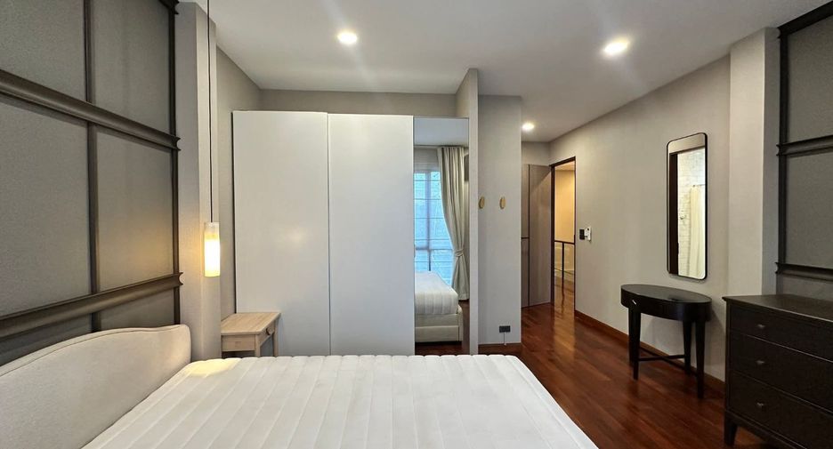For rent 3 bedrooms house in Watthana, Bangkok