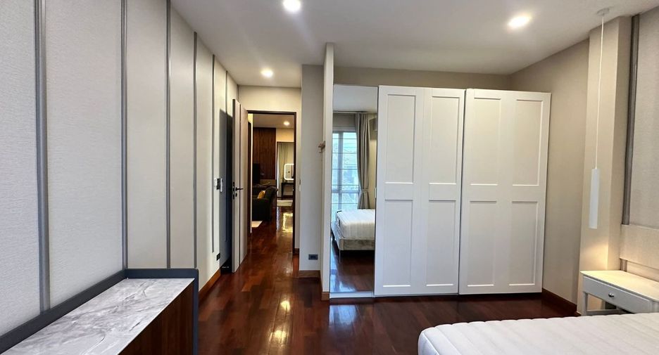 For rent 3 bedrooms house in Watthana, Bangkok