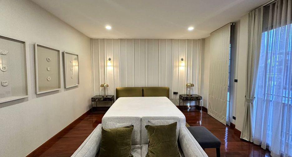 For rent 3 bedrooms house in Watthana, Bangkok