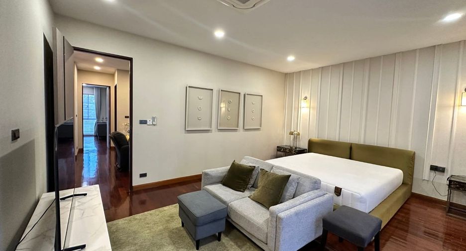 For rent 3 bedrooms house in Watthana, Bangkok