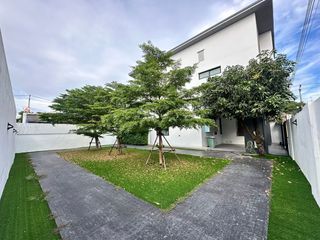 For rent 3 bedrooms house in Watthana, Bangkok