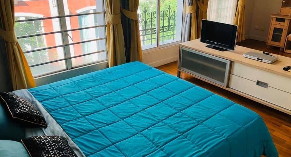 Haus zur Miete mit 4 Zimmer in Watthana, Bangkok
