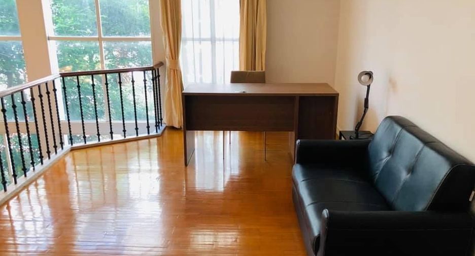 Haus zur Miete mit 4 Zimmer in Watthana, Bangkok