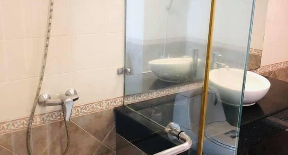 Haus zur Miete mit 4 Zimmer in Watthana, Bangkok
