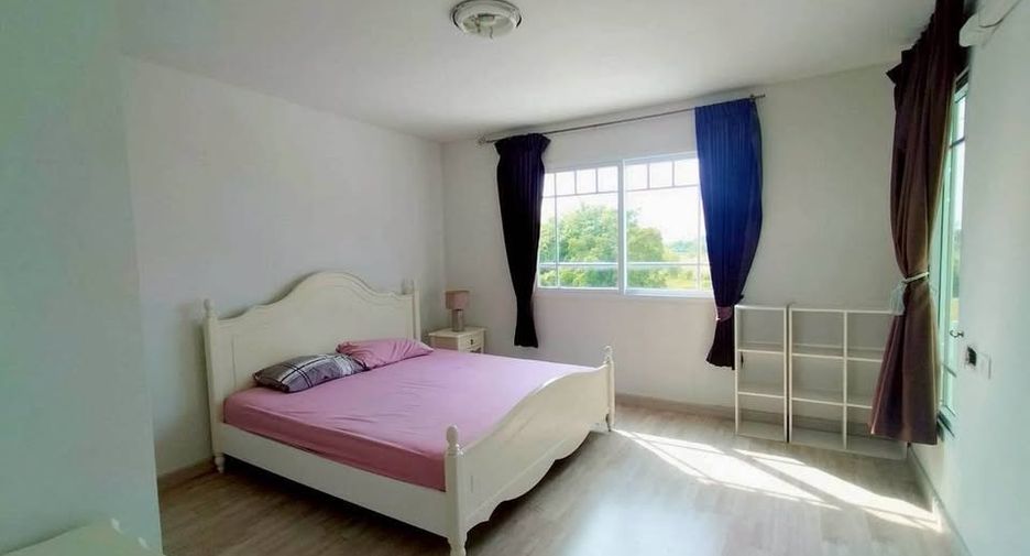 Casa en alquiler de 3 habitaciones en Bang Lamung, Chonburi