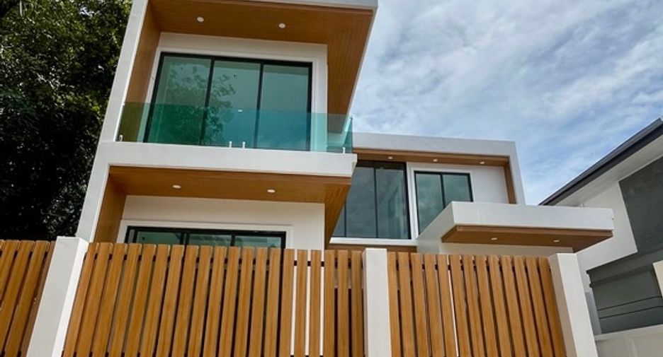 For sale 4 bedrooms villa in Mueang Krabi, Krabi