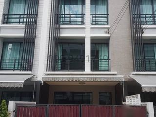 出租 3 卧室 联排别墅 在 Bang Kapi, 曼谷