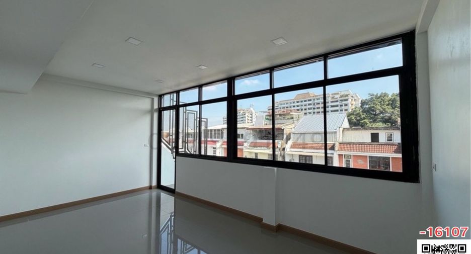 Casa adosada en alquiler de 7 habitaciones en Bang Na, Bangkok