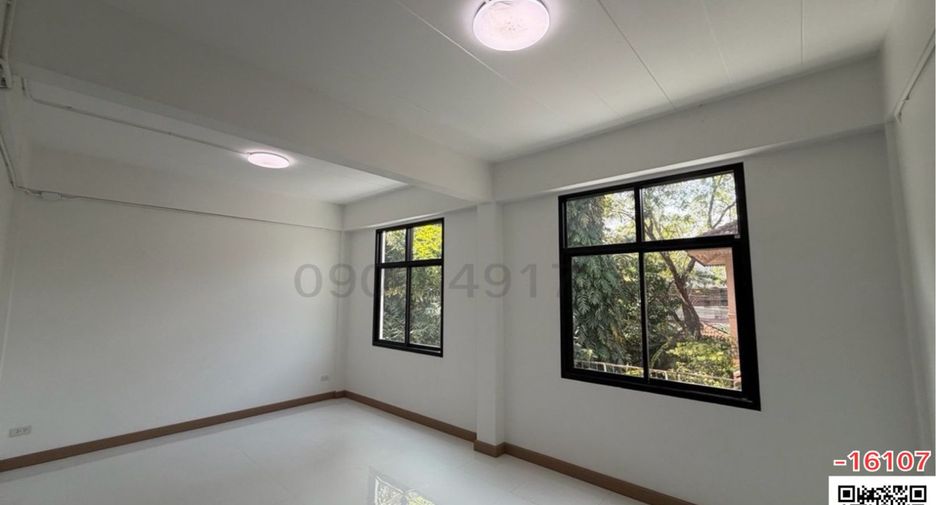 Casa adosada en alquiler de 7 habitaciones en Bang Na, Bangkok