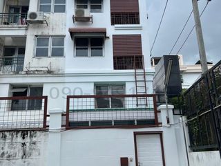 For rent 4 bedrooms retail Space in Wang Thonglang, Bangkok