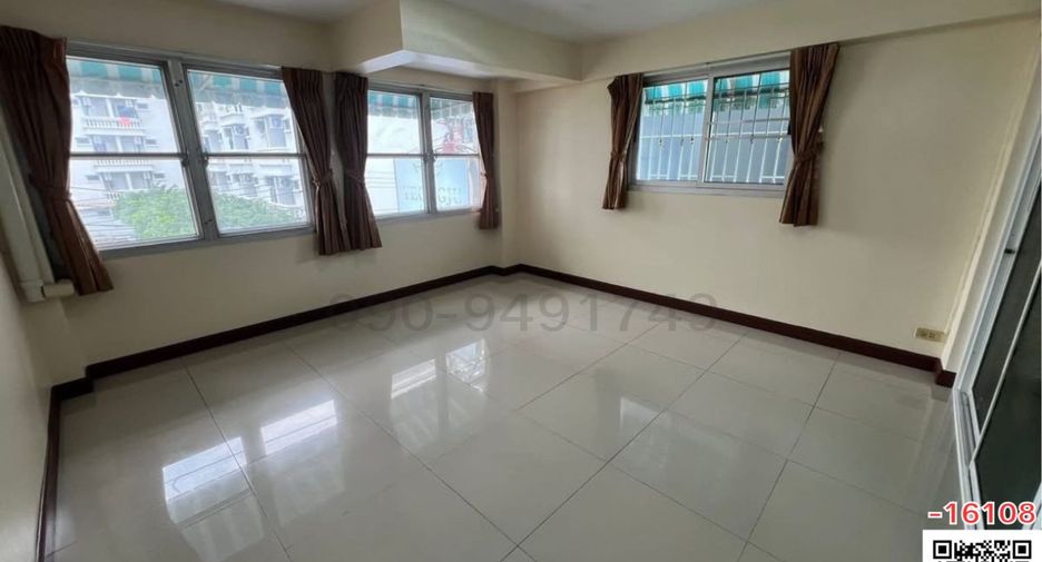 For rent 4 bedrooms retail Space in Wang Thonglang, Bangkok