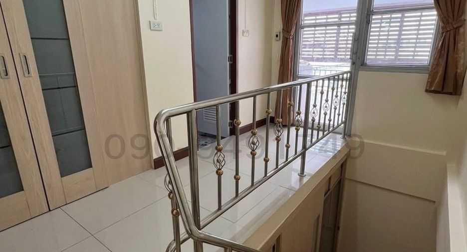 For rent 4 bedrooms retail Space in Wang Thonglang, Bangkok