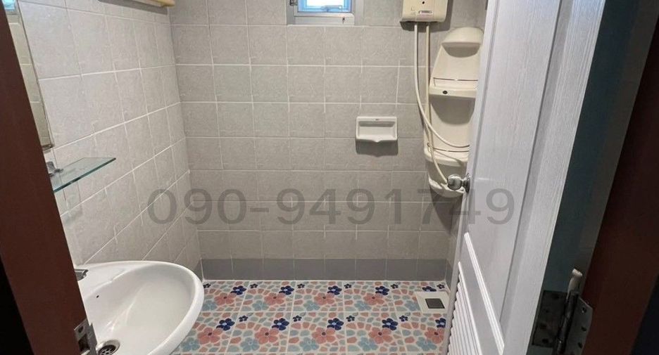 For rent 4 bedrooms retail Space in Wang Thonglang, Bangkok