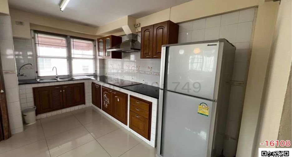 For rent 4 bedrooms retail Space in Wang Thonglang, Bangkok