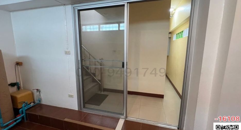 For rent 4 bedrooms retail Space in Wang Thonglang, Bangkok