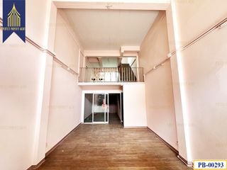 Local comercial en venta de 2 habitaciones en Lat Phrao, Bangkok