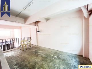 Local comercial en venta de 2 habitaciones en Lat Phrao, Bangkok