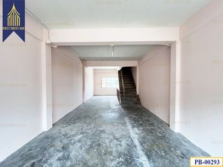 Local comercial en venta de 2 habitaciones en Lat Phrao, Bangkok