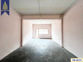 Local comercial en venta de 2 habitaciones en Lat Phrao, Bangkok