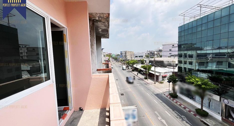 Local comercial en venta de 2 habitaciones en Lat Phrao, Bangkok
