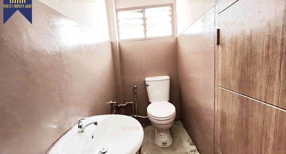 Local comercial en venta de 2 habitaciones en Lat Phrao, Bangkok