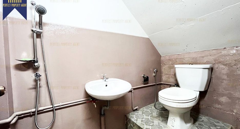 Local comercial en venta de 2 habitaciones en Lat Phrao, Bangkok