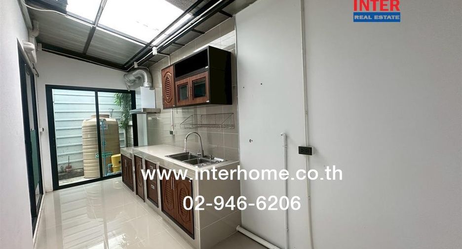 For sale 4 ベッドルーム townhouse in Khlong Luang, Pathum Thani