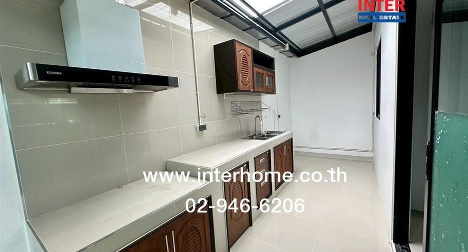 For sale 4 ベッドルーム townhouse in Khlong Luang, Pathum Thani