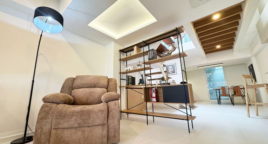 Casa en venta de 2 habitaciones en Watthana, Bangkok