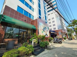 For rent retail Space in Yan Nawa, Bangkok