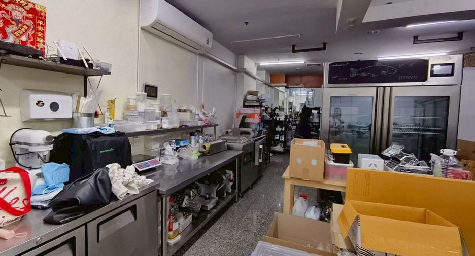 For rent retail Space in Yan Nawa, Bangkok