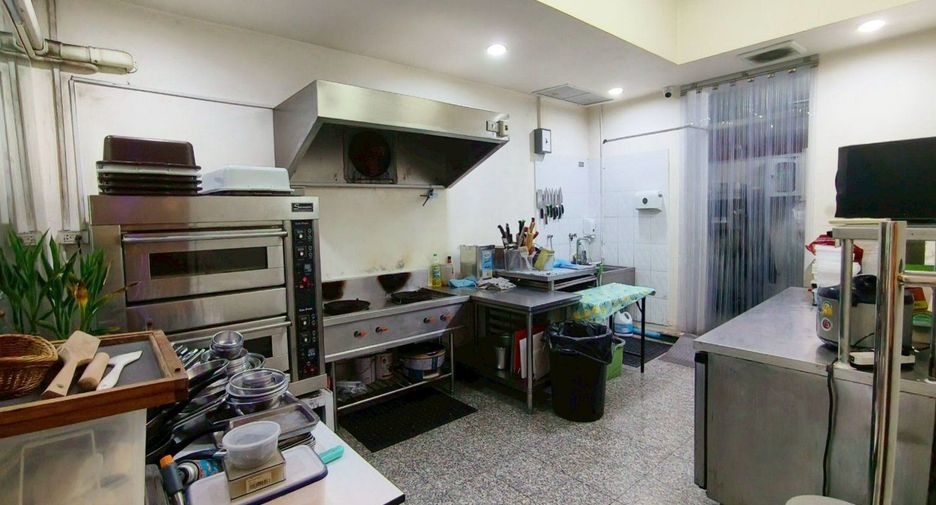 For rent retail Space in Yan Nawa, Bangkok