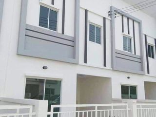 Продажа 3 спальни таунхаус в Mueang Chon Buri, Чонбури