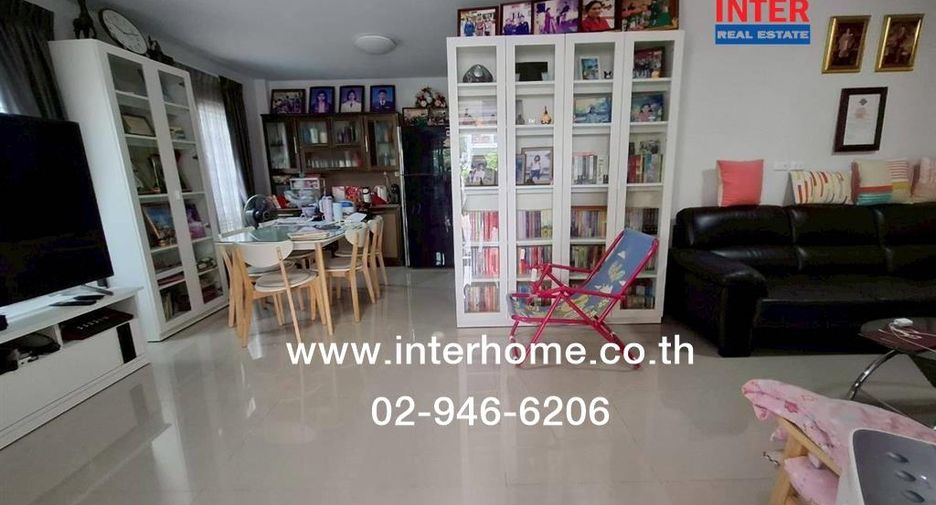 Casa adosada en venta de 3 habitaciones en Bang Bua Thong, Nonthaburi