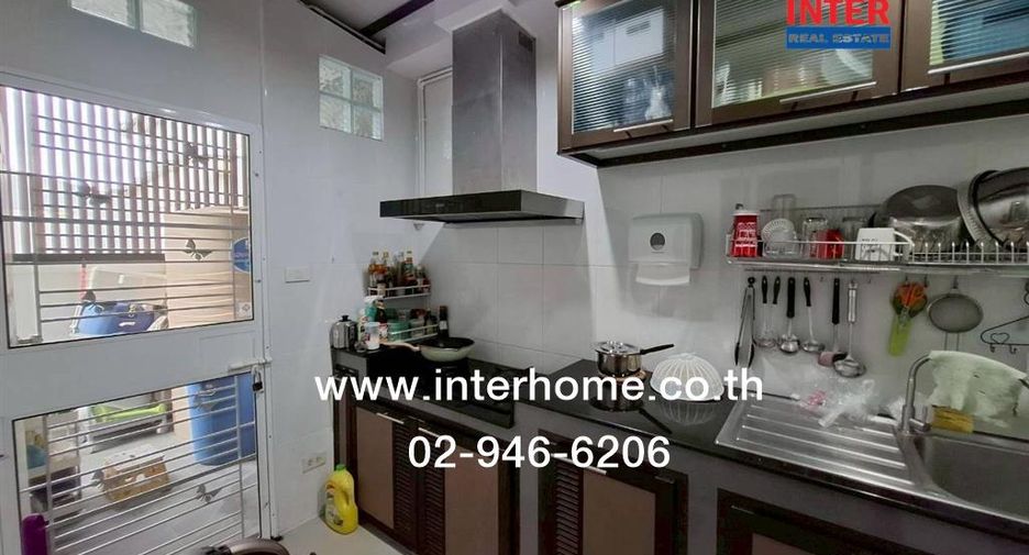 Casa adosada en venta de 3 habitaciones en Bang Bua Thong, Nonthaburi