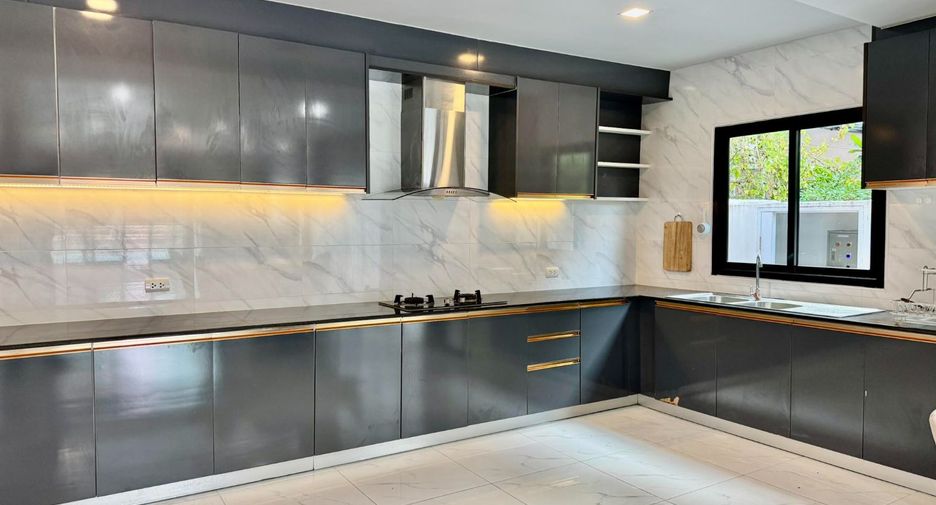 For rent 4 bedrooms house in Bang Lamung, Chonburi