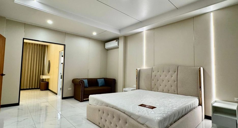 Casa en alquiler de 4 habitaciones en Bang Lamung, Chonburi