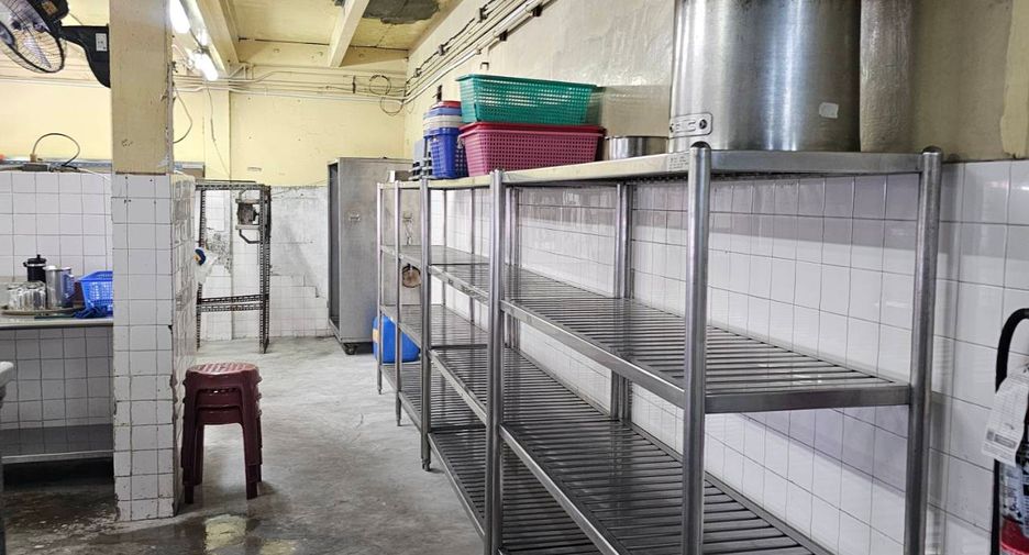 For rent retail Space in Khlong Toei, Bangkok