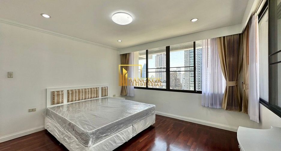 For rent 3 bedrooms condo in Khlong Toei, Bangkok
