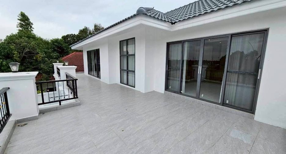 Villa en venta de 4 habitaciones en Bang Lamung, Chonburi