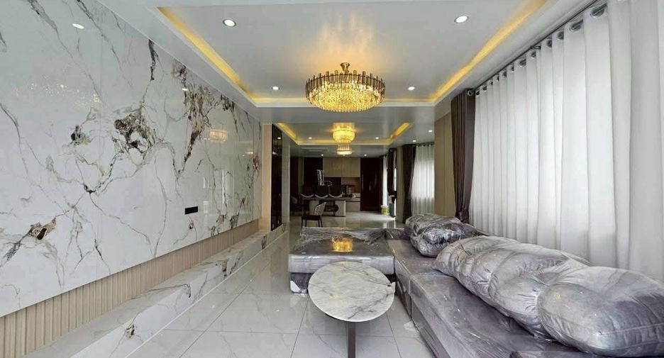 Villa en venta de 4 habitaciones en Bang Lamung, Chonburi