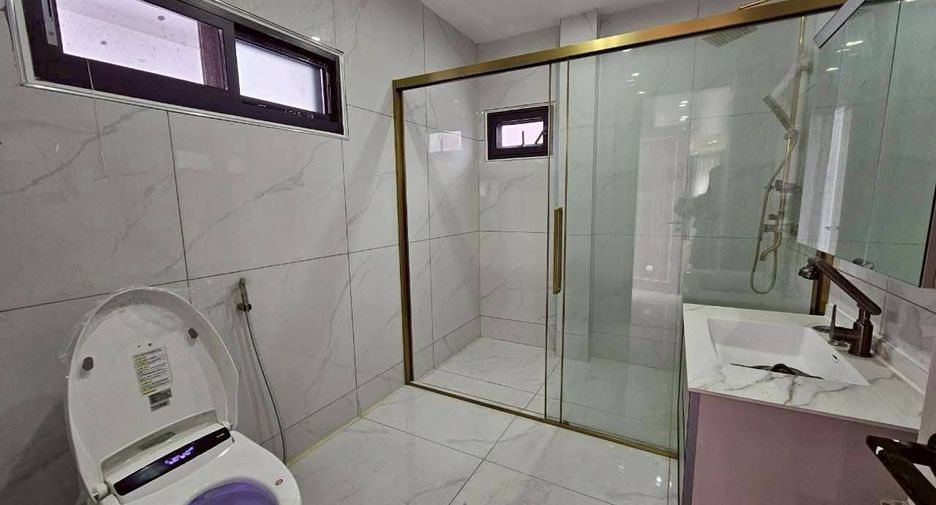 Villa en venta de 4 habitaciones en Bang Lamung, Chonburi