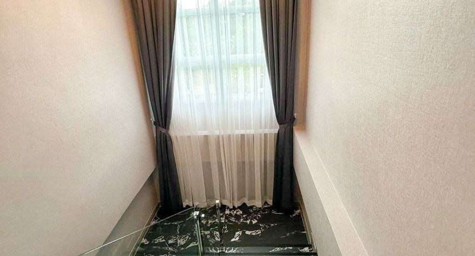 Villa en venta de 5 habitaciones en Bang Lamung, Chonburi