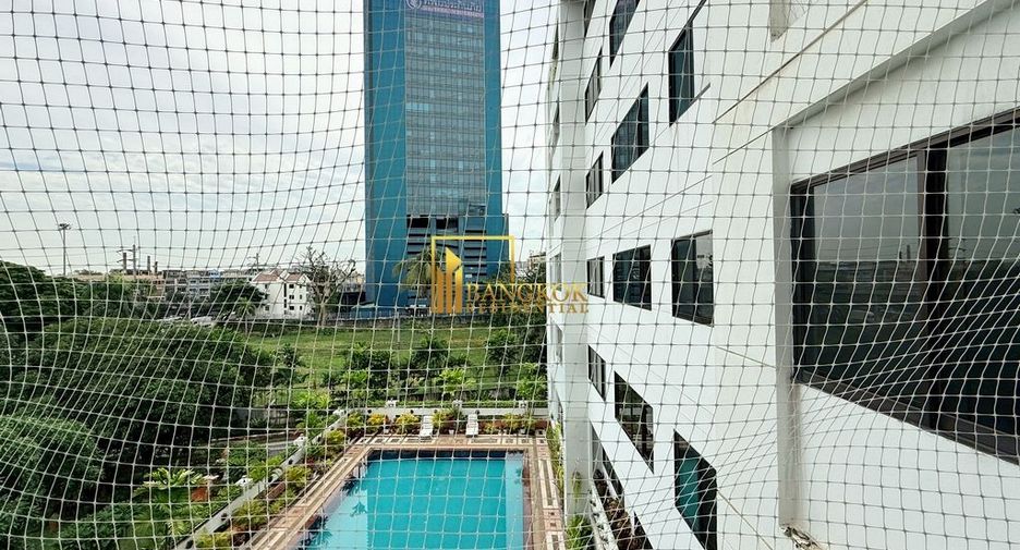 For rent 3 ベッドルーム condo in Yan Nawa, Bangkok