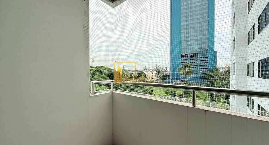 For rent 3 ベッドルーム condo in Yan Nawa, Bangkok