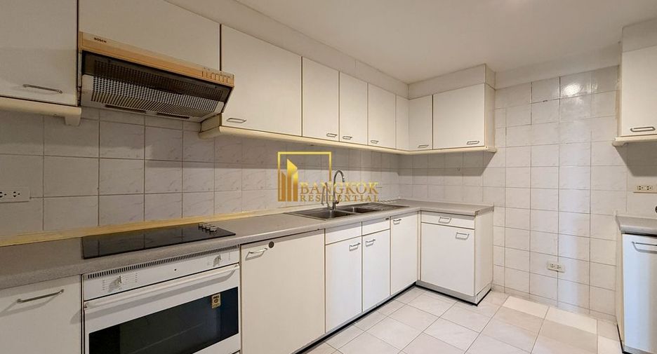 For rent 3 ベッドルーム condo in Yan Nawa, Bangkok